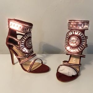BEAUTIFUL 🤩 BURGUNDY RHINESTONE HEELS LIMITED RELEASE 1 PAIR LEFT SIZE 8
